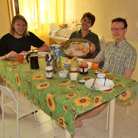 Olive Tree Hostel Bari