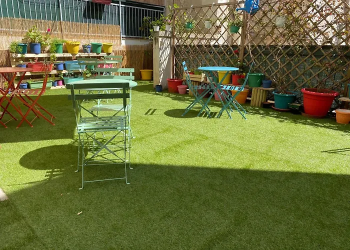 بيت شباب Olive Tree باري